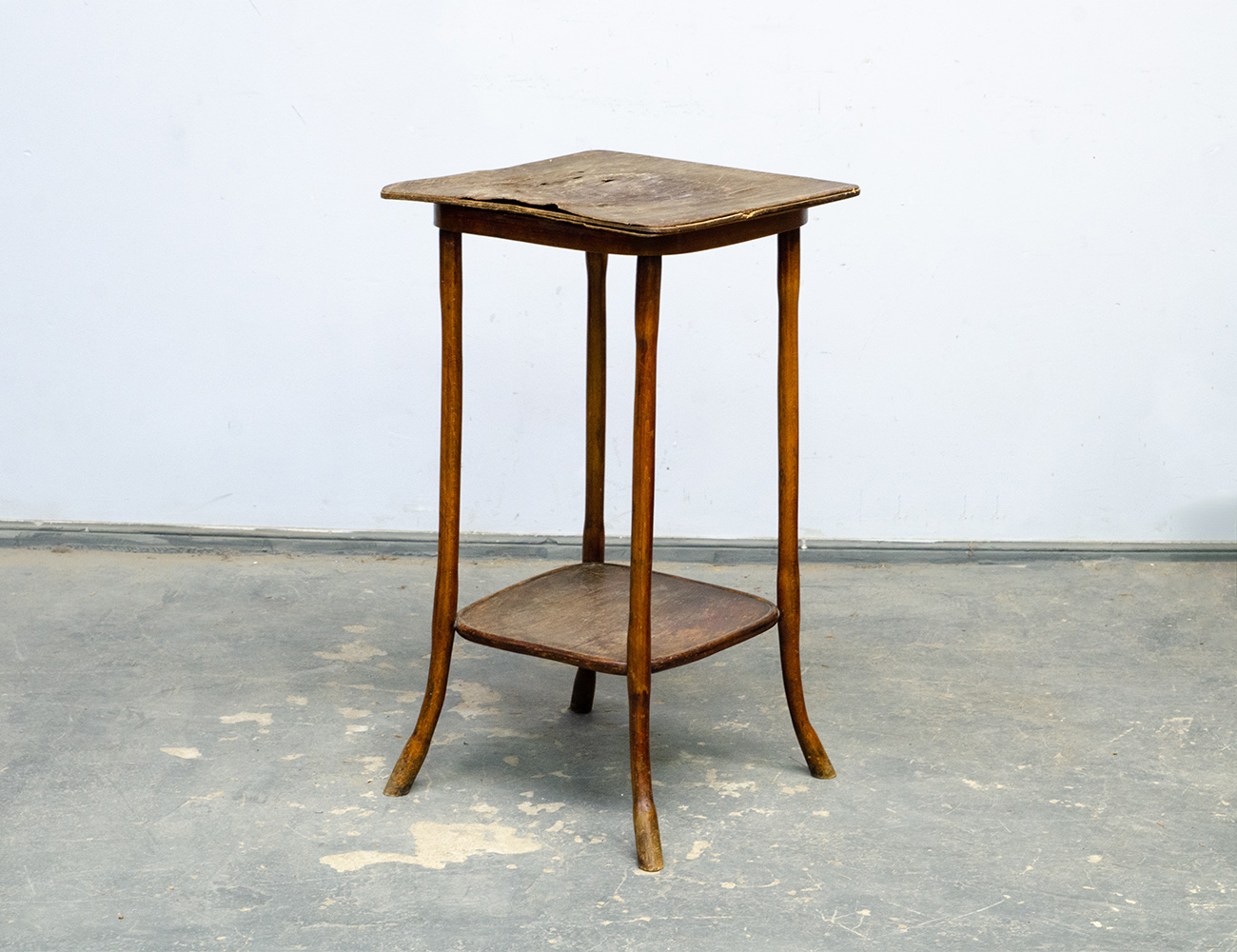 Сервизный столик №31 фирмы Конъ