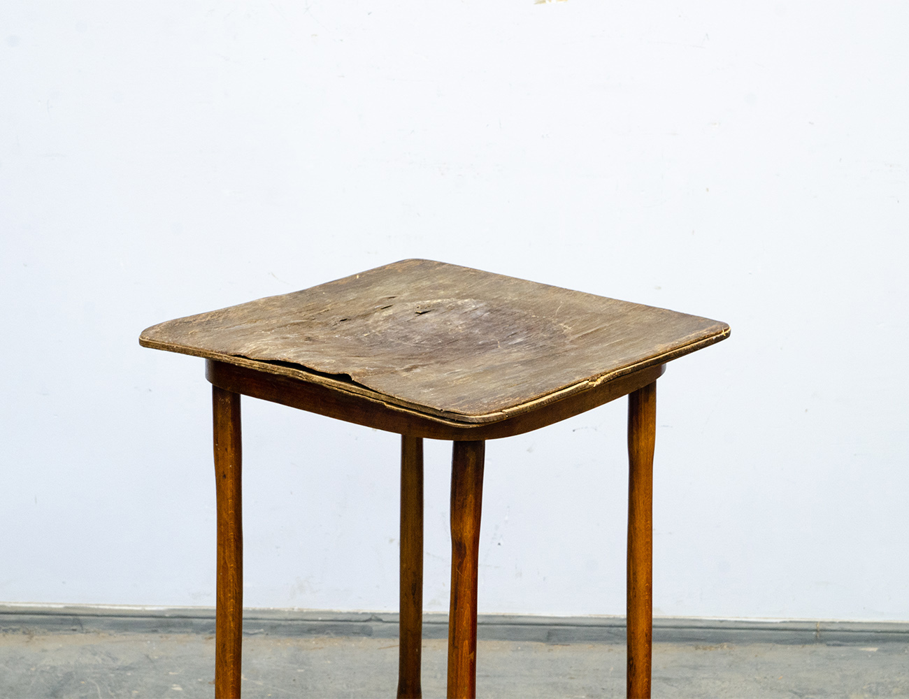 Сервизный столик №31 фирмы Конъ