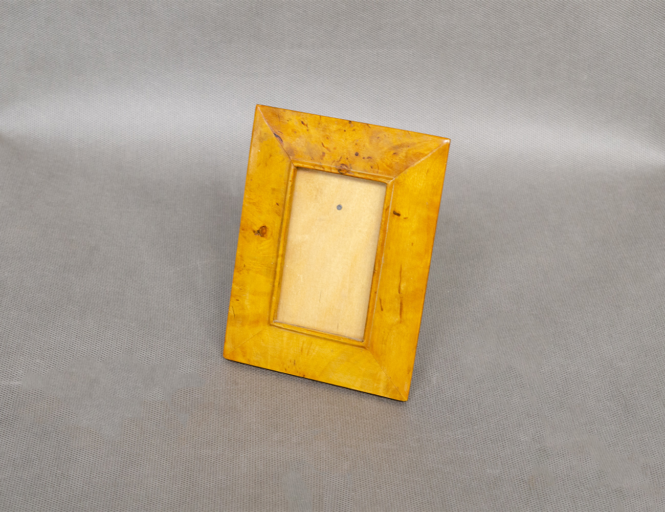 Старинная фоторамка карельской берёзы