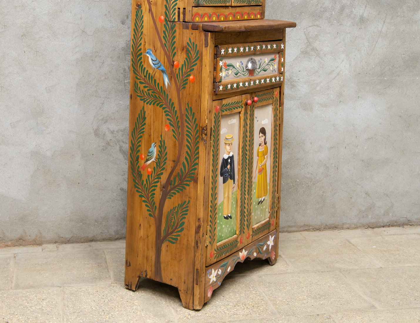 Старинный деревенский буфет с росписью