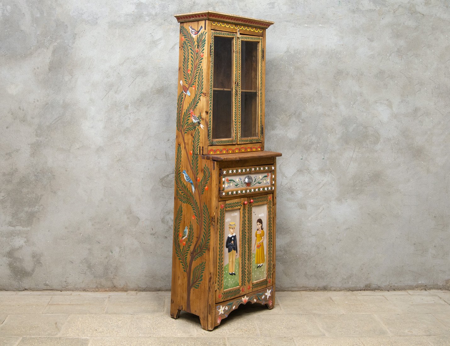 Старинный деревенский буфет с росписью