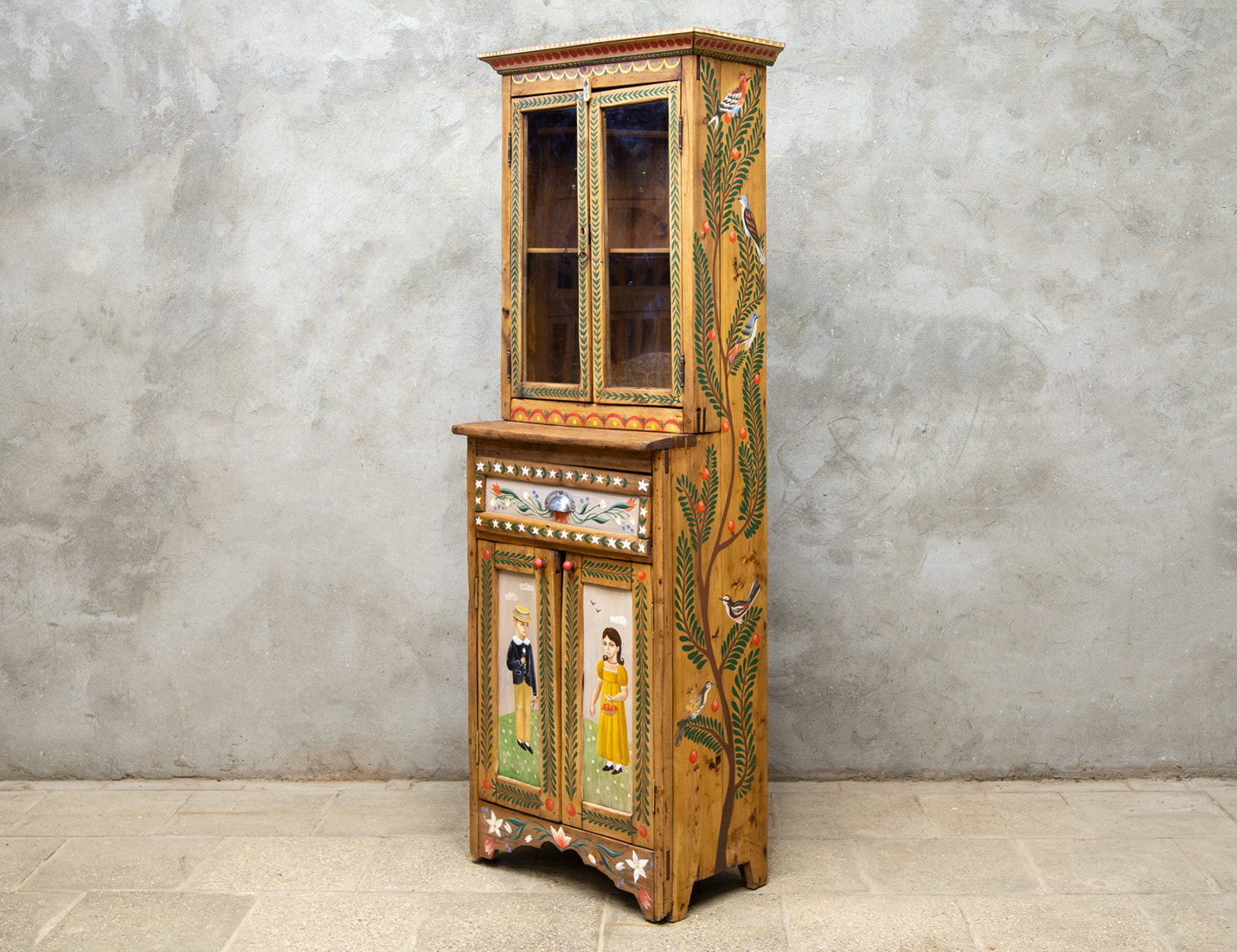 Старинный деревенский буфет с росписью