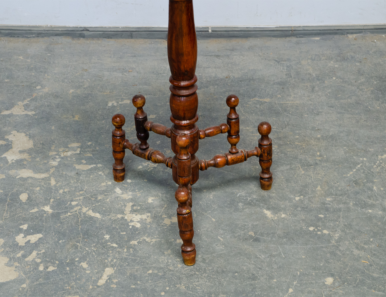 Старинный столик геридон