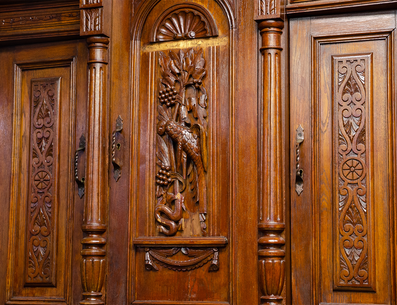 Антикварный дубовый буфет 19 века