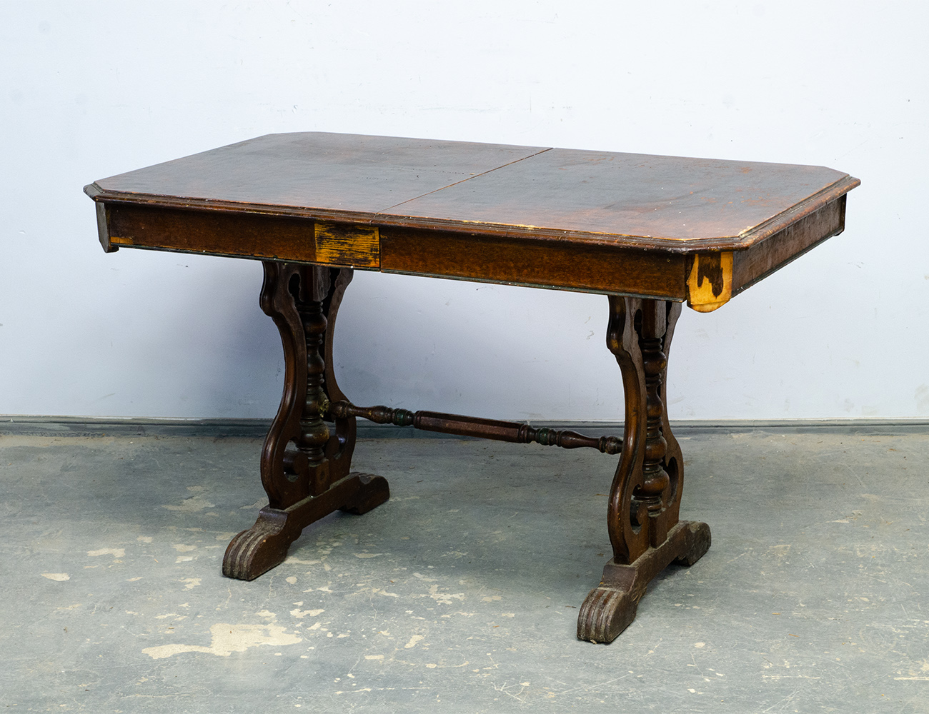 Антикварный обеденный стол 19 века