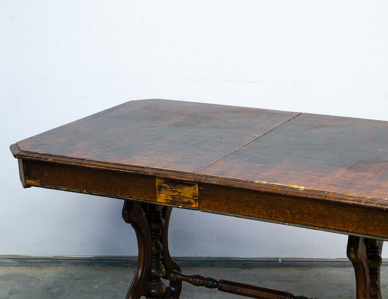 Антикварный обеденный стол 19 века
