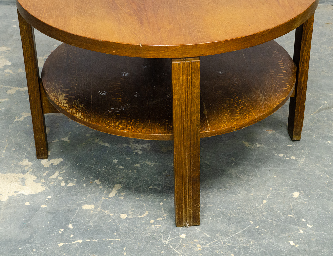 Винтажный круглый журнальный стол