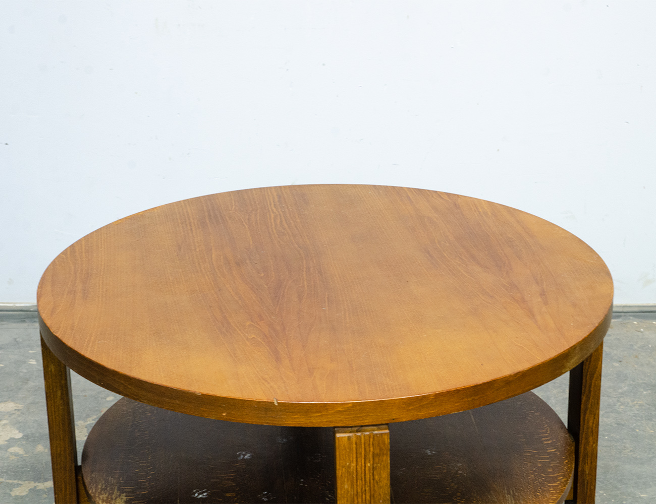 Винтажный круглый журнальный стол