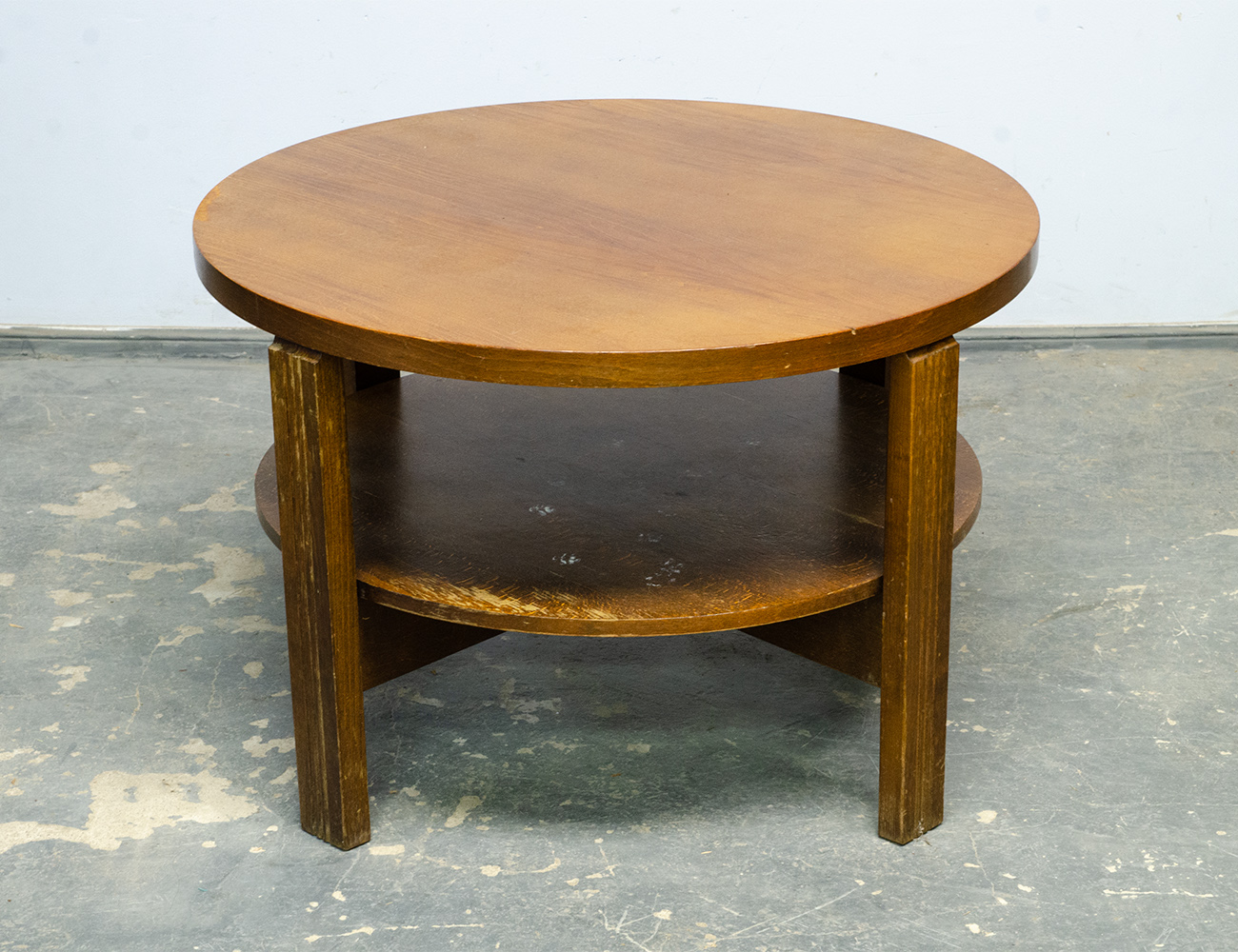 Винтажный круглый журнальный стол