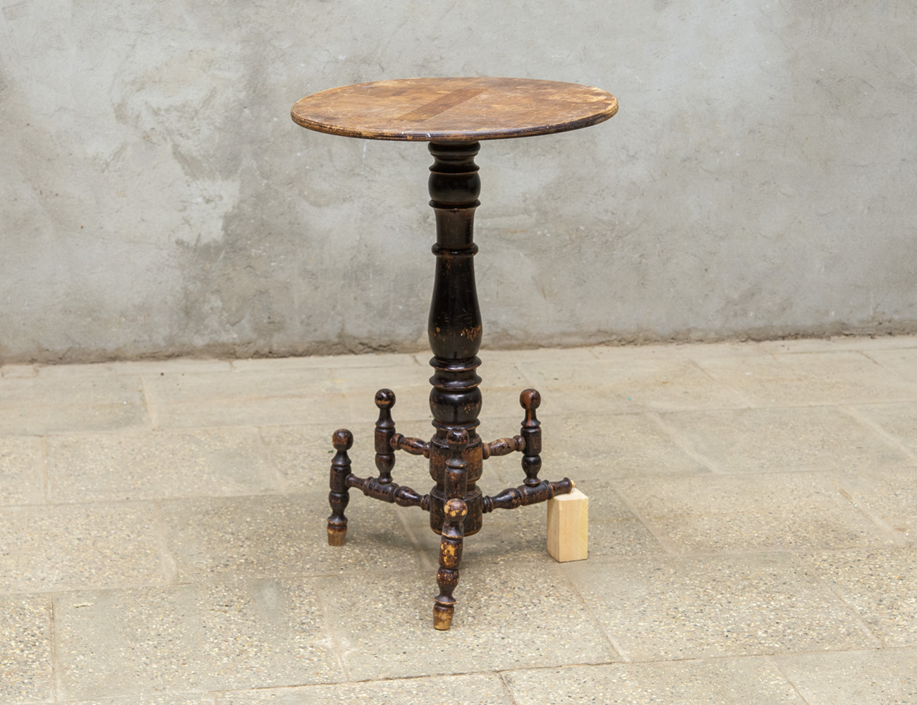 Старинный столик геридон