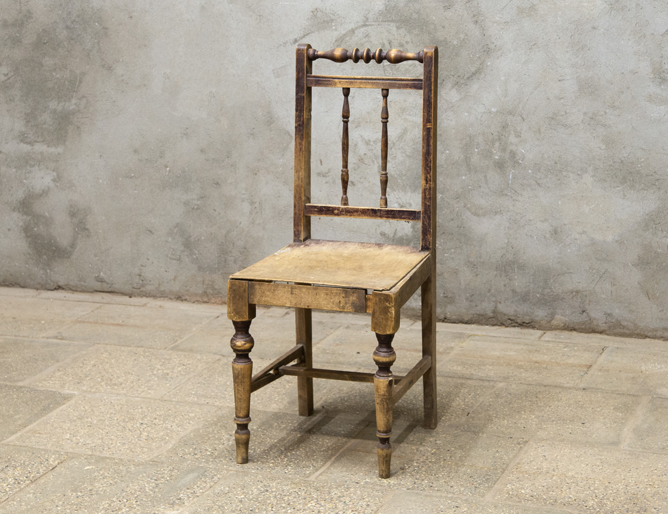 Старинный деревенский стул