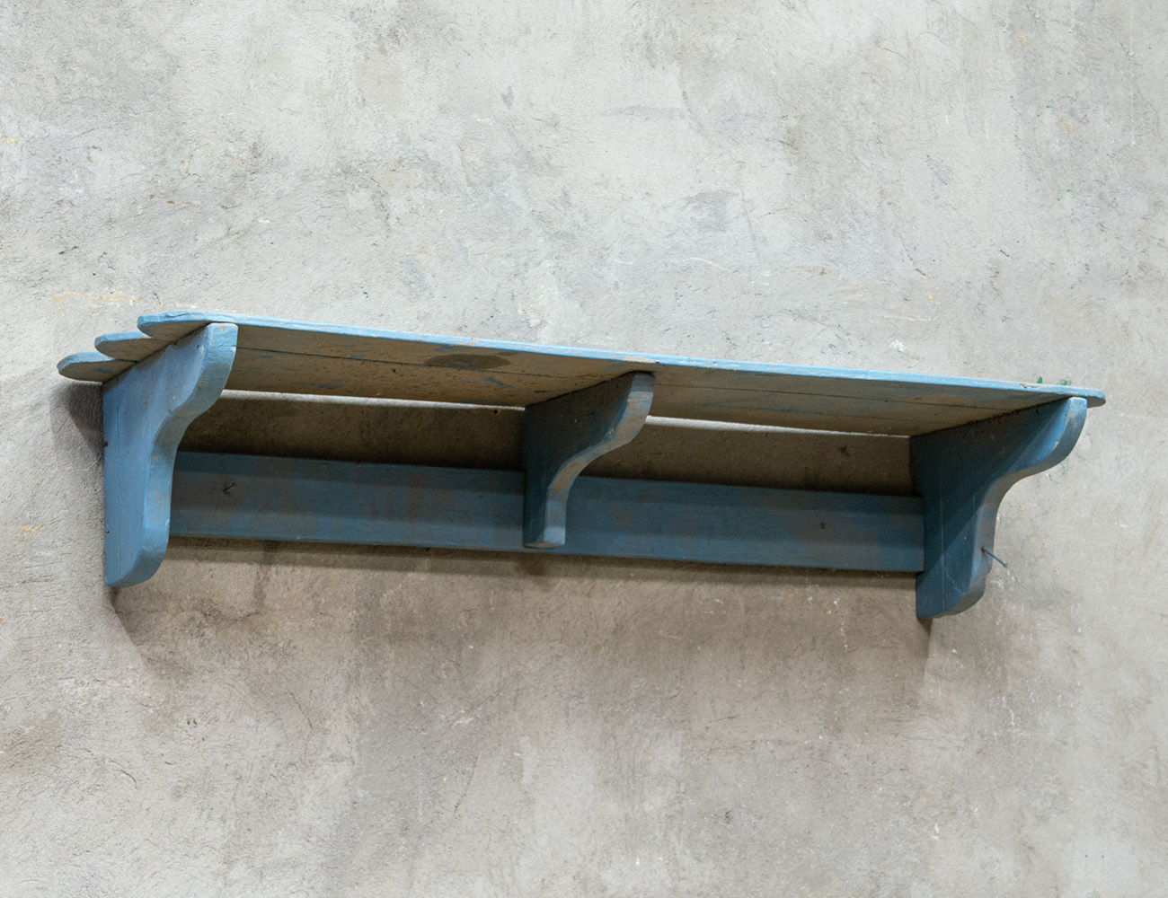 Старинная деревенская навесная полка