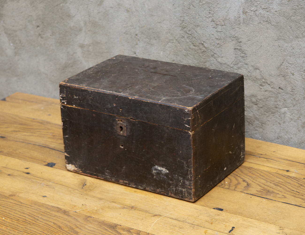 Старинный ларь с тайником