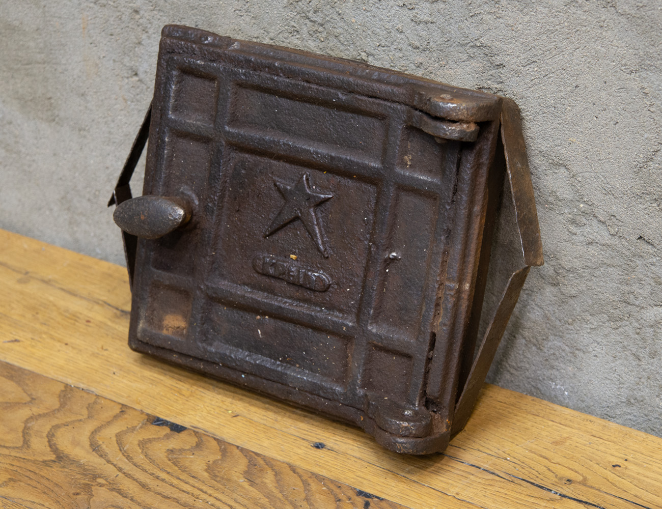 Старинная печная дверка