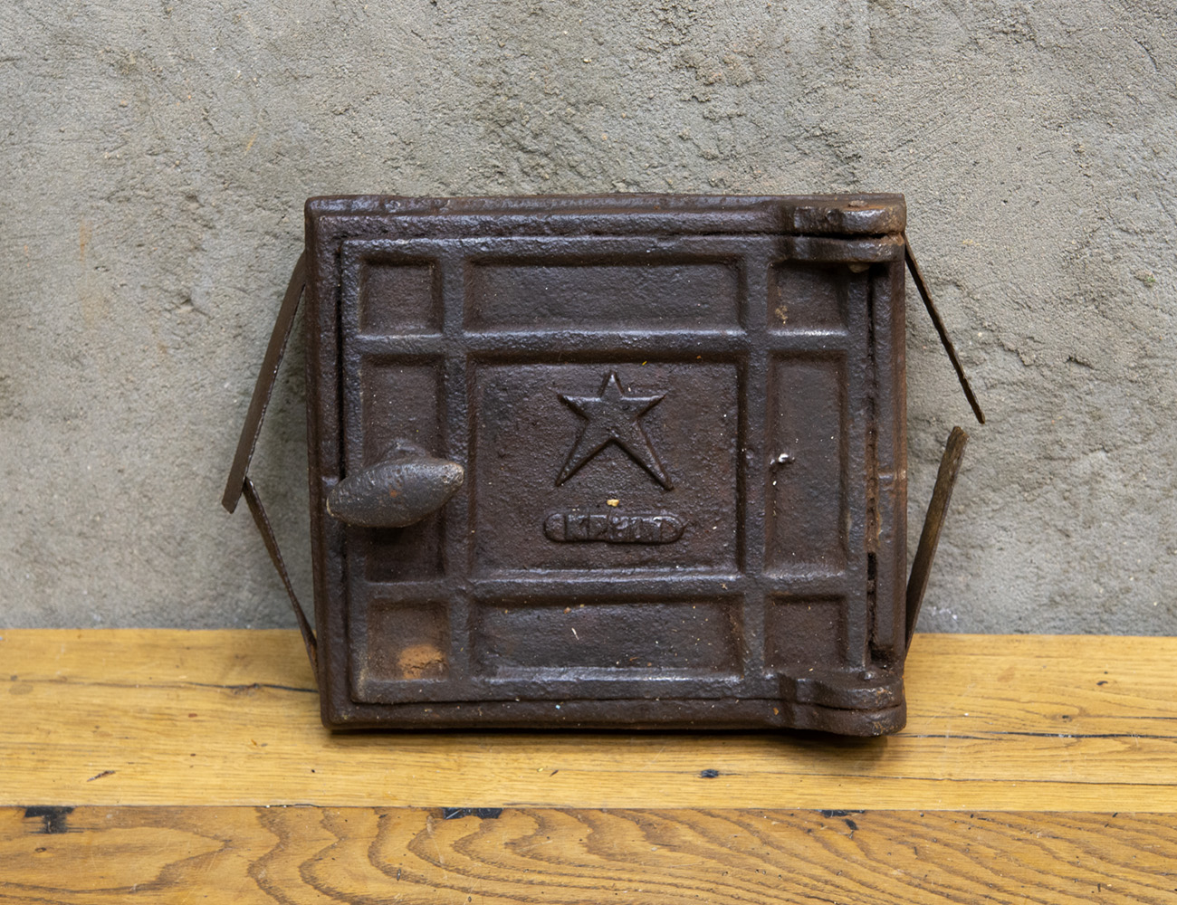 Старинная печная дверка