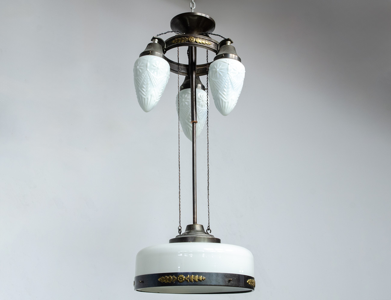 Старинная люстра