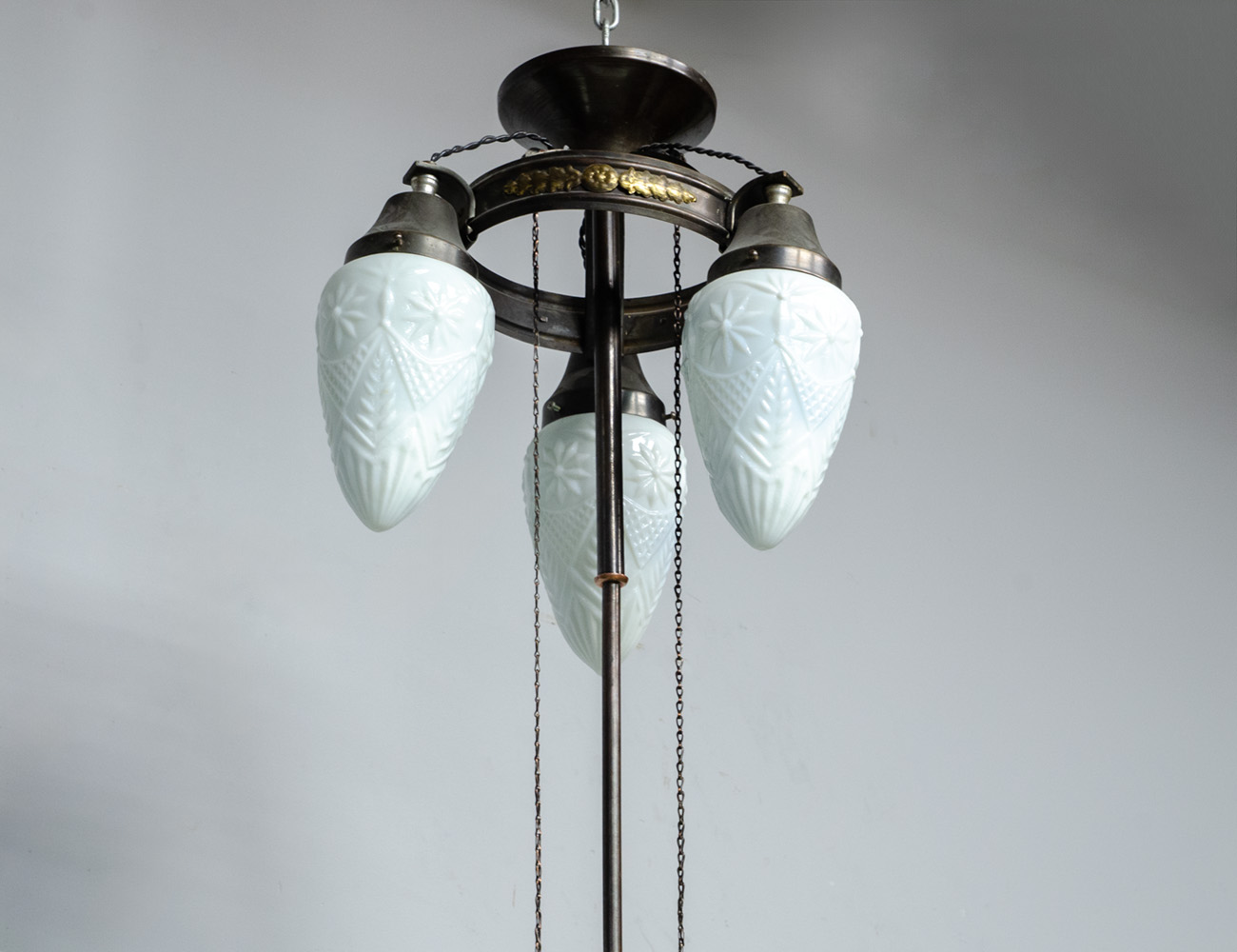 Старинная люстра