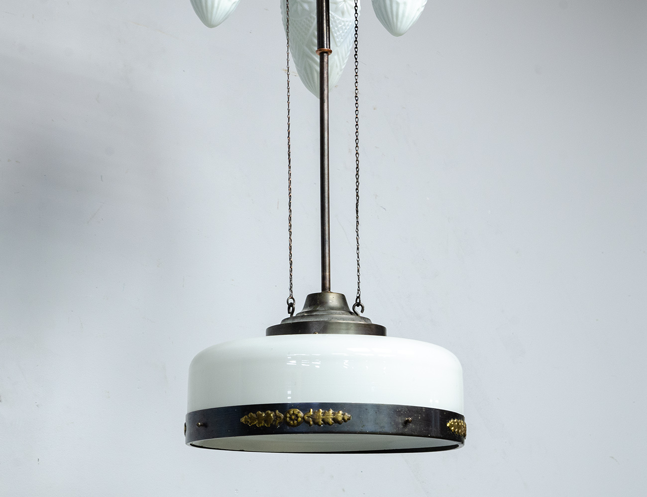 Старинная люстра