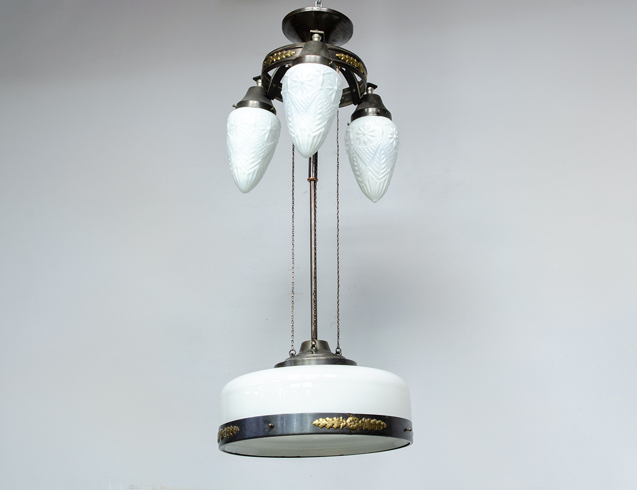 Старинная люстра