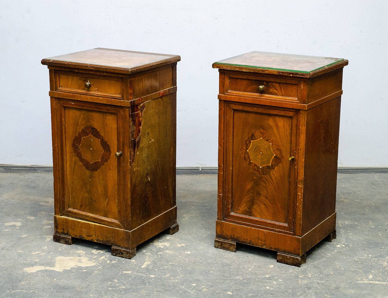 Старинные тумбы красного дерева