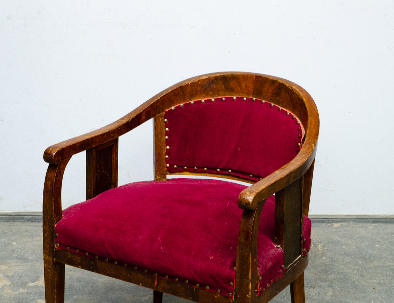 Антикварное кресло красного дерева