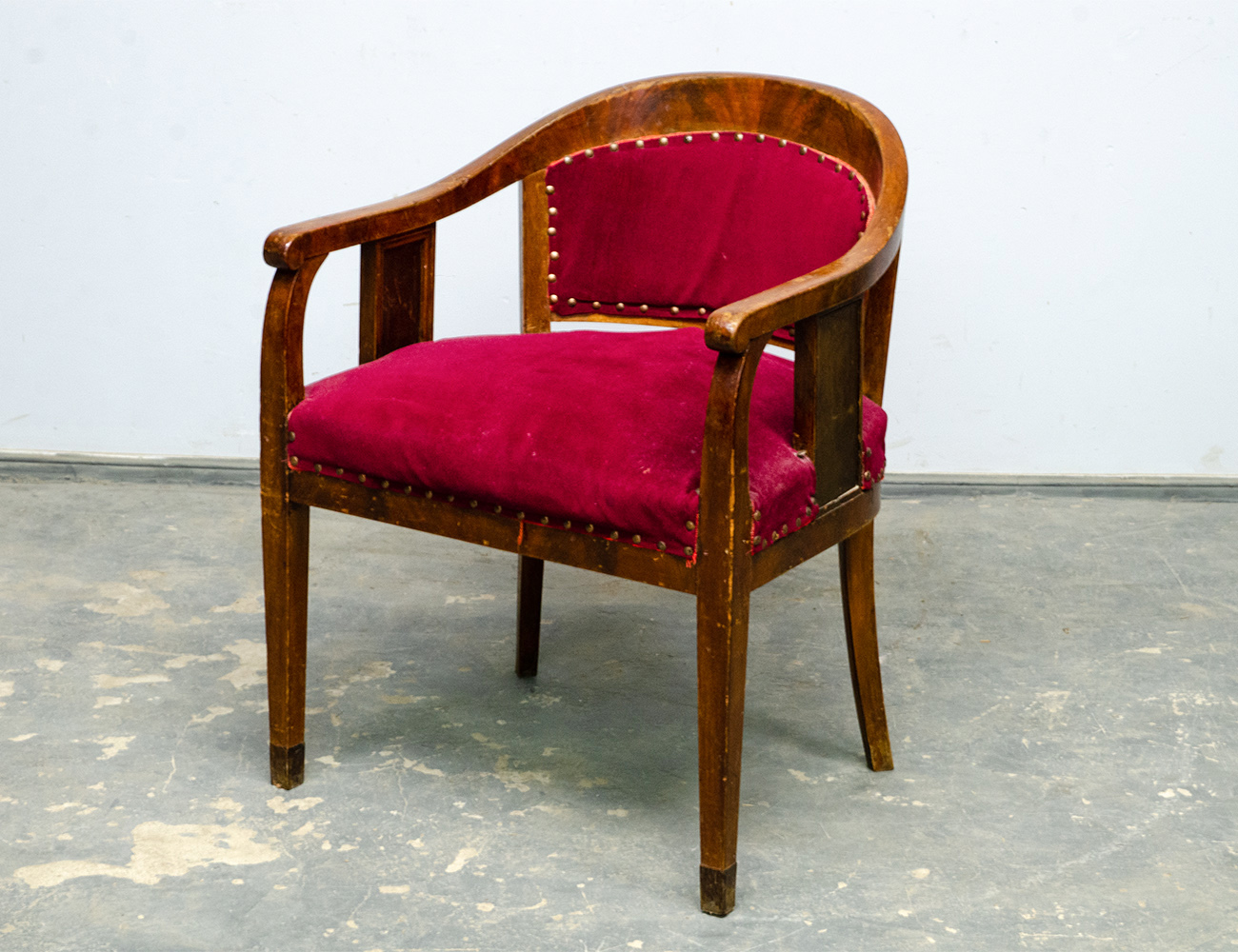 Антикварное кресло красного дерева