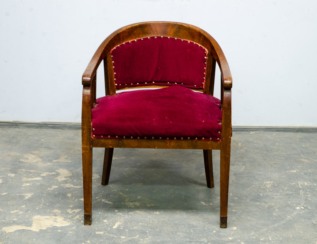 Антикварное кресло красного дерева