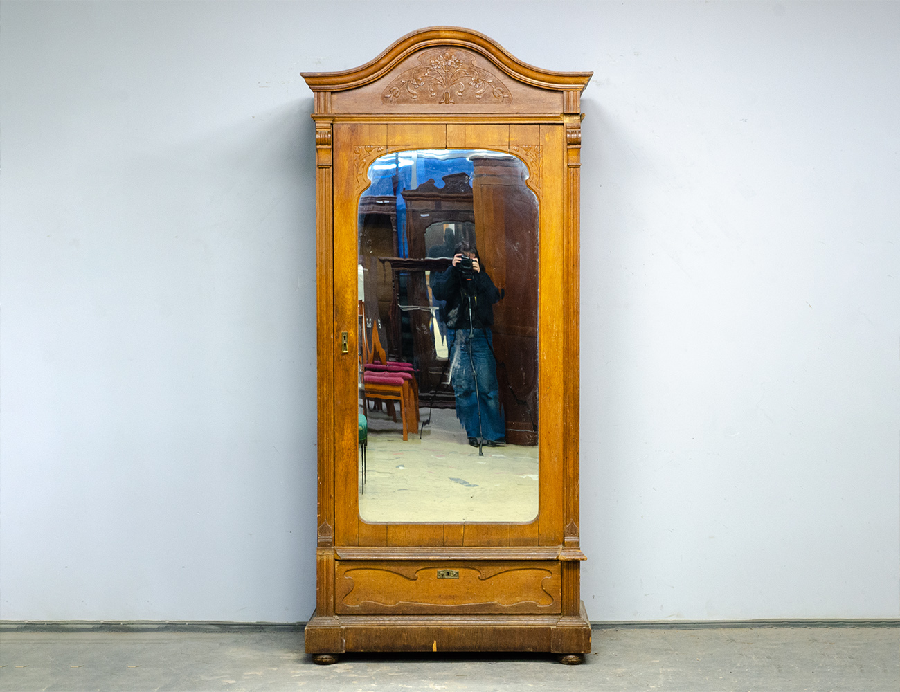 Антикварный бельевой шкаф, модерн