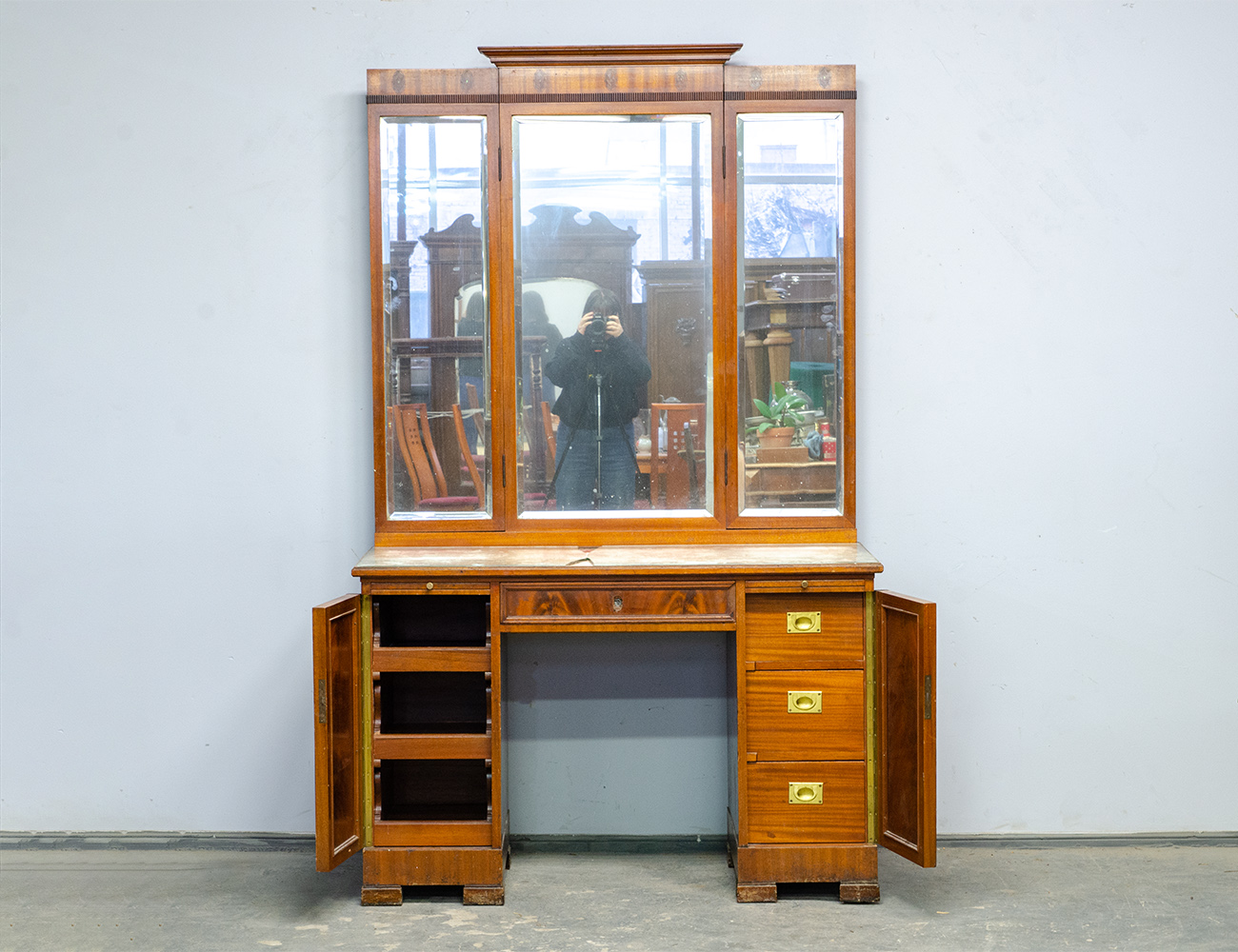 Старинный туалетный стол