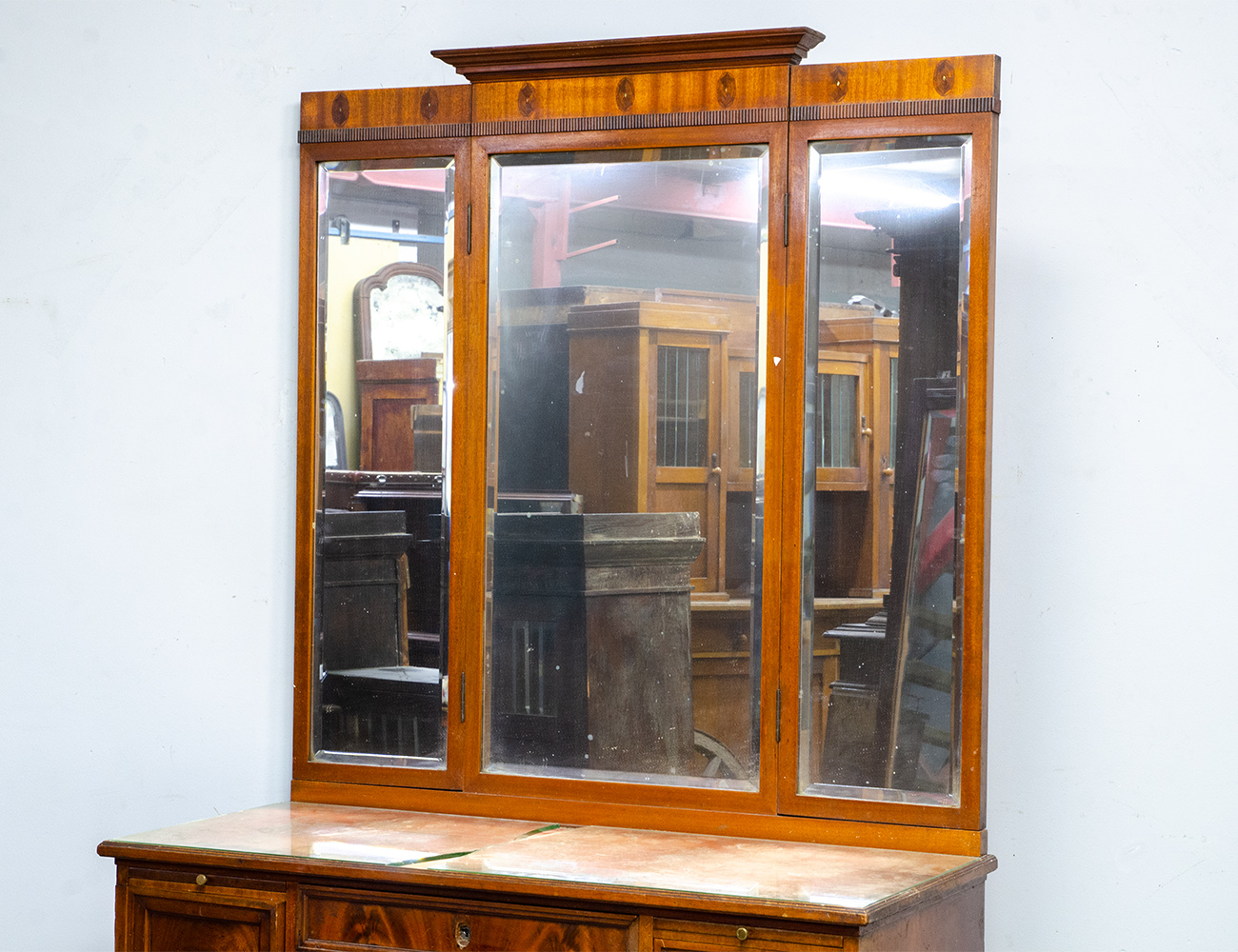 Старинный туалетный стол