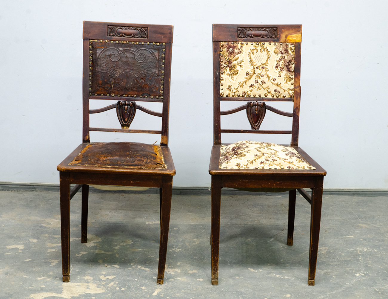 Старинные дубовые стулья