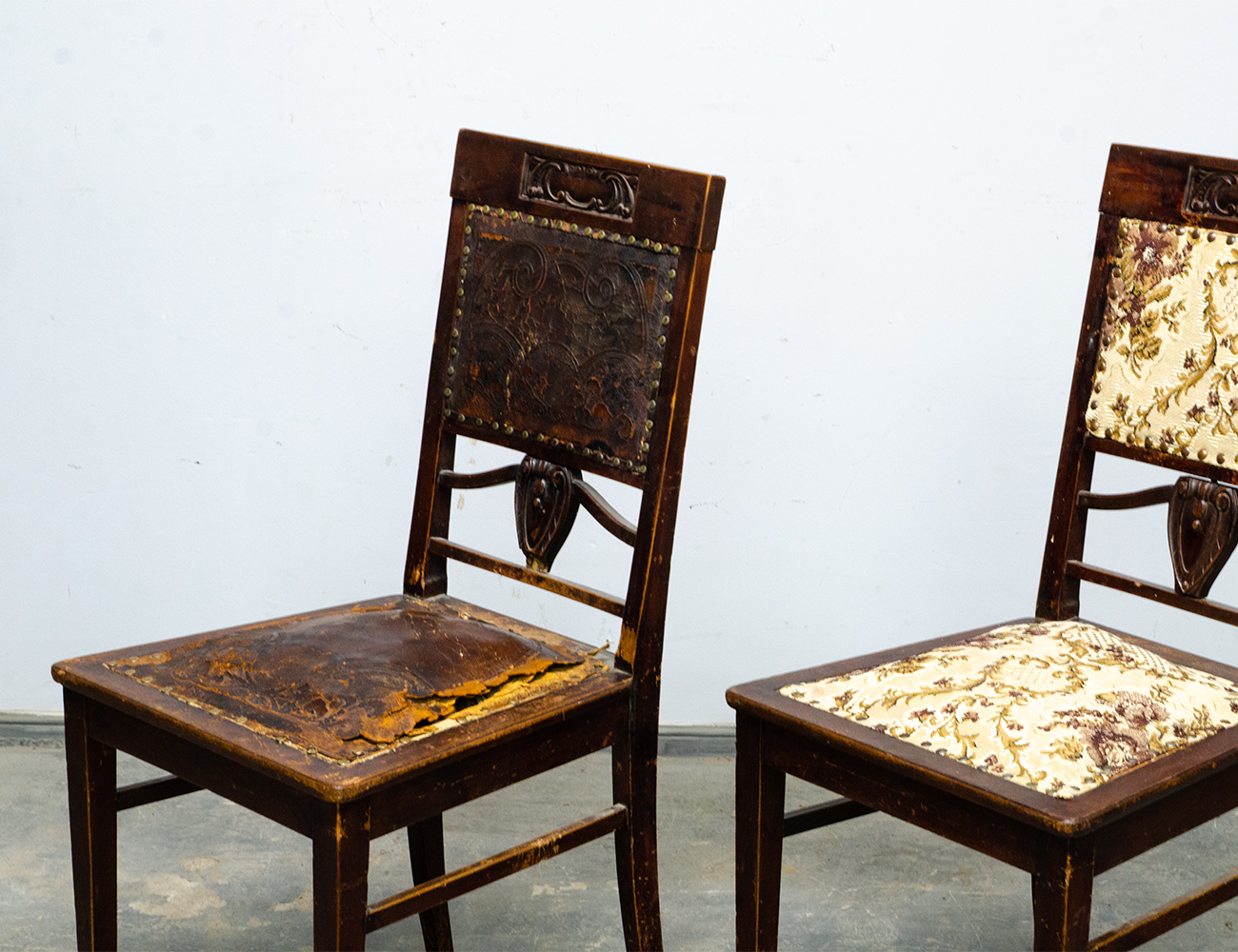 Старинные дубовые стулья