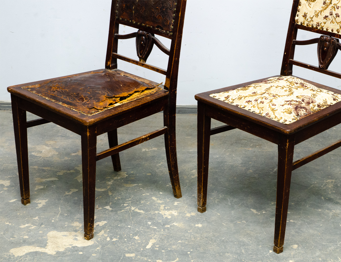 Старинные дубовые стулья