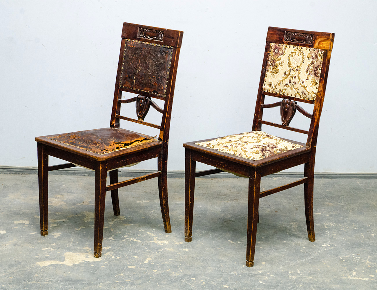 Старинные дубовые стулья