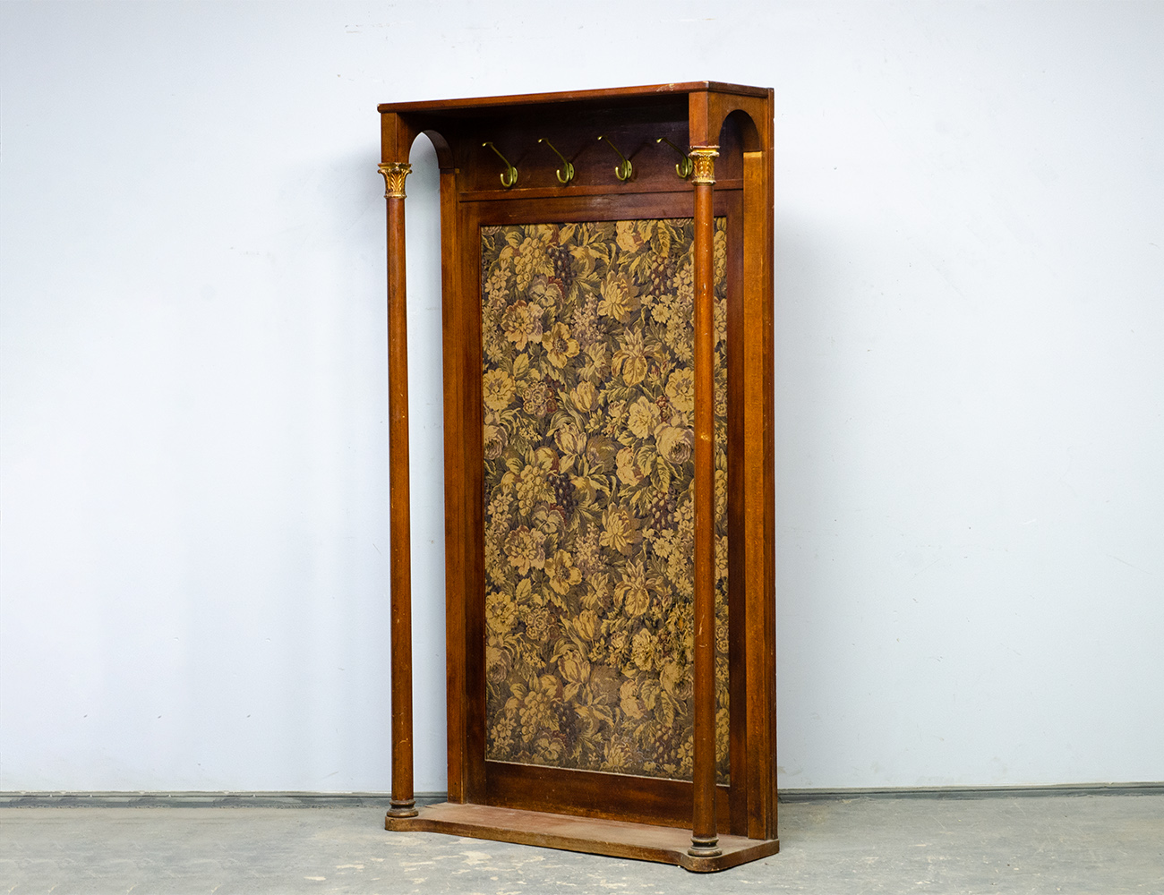 Антикварная вешалка-прихожая