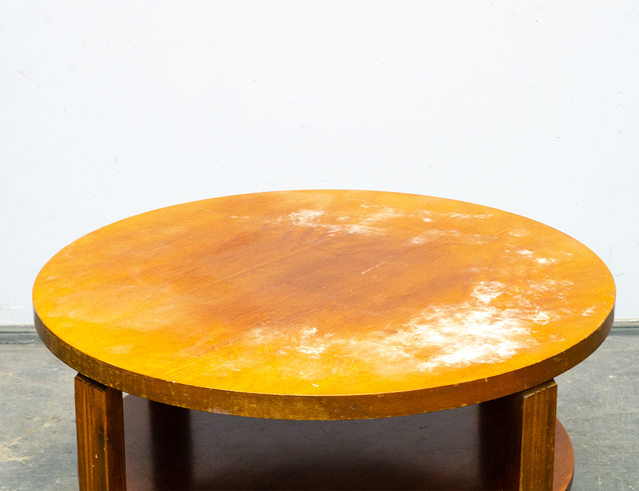 Винтажный круглый журнальный столик