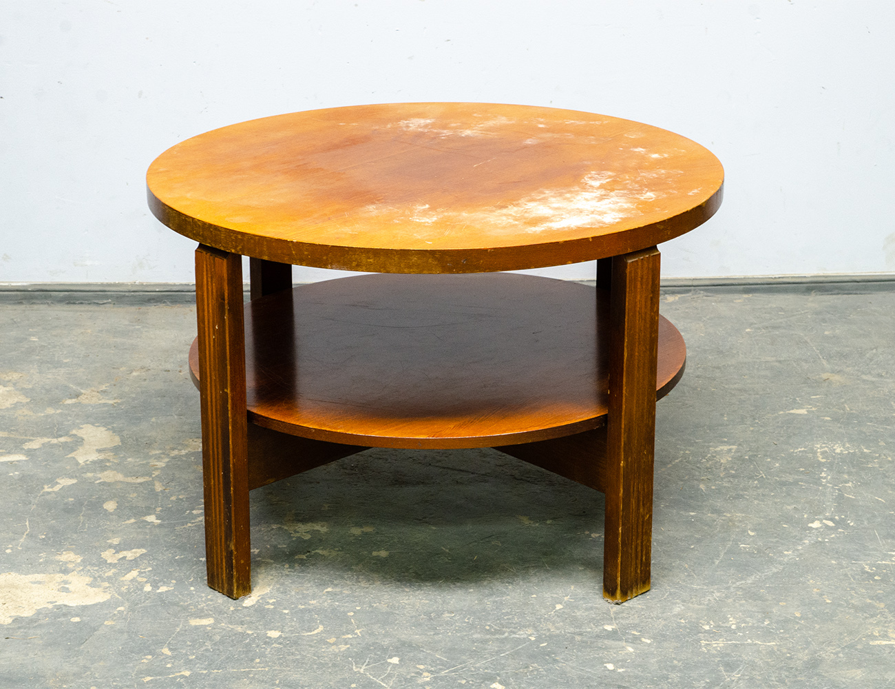 Винтажный круглый журнальный столик