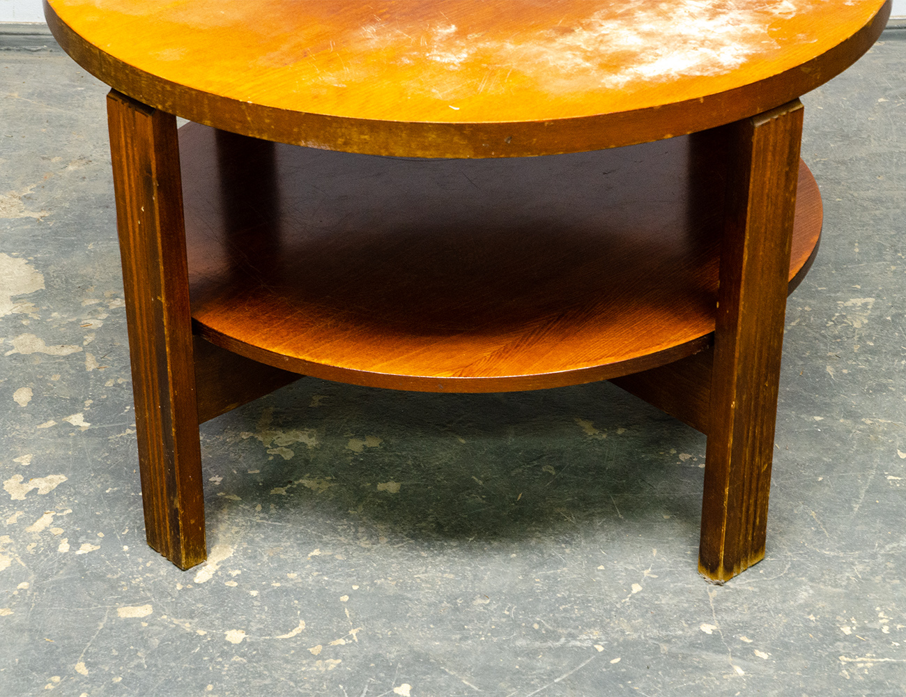 Винтажный круглый журнальный столик