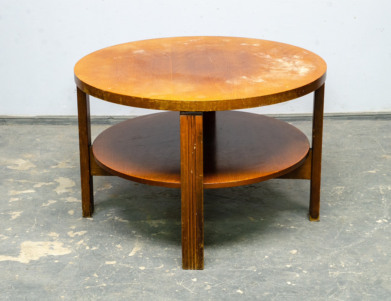 Винтажный круглый журнальный столик