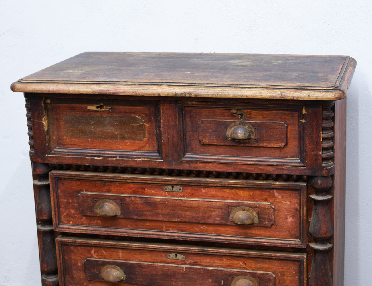 Старинный комод