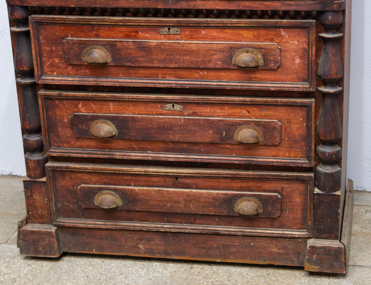 Старинный комод