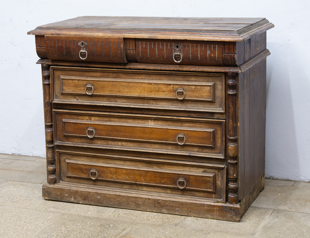 Старинный комод