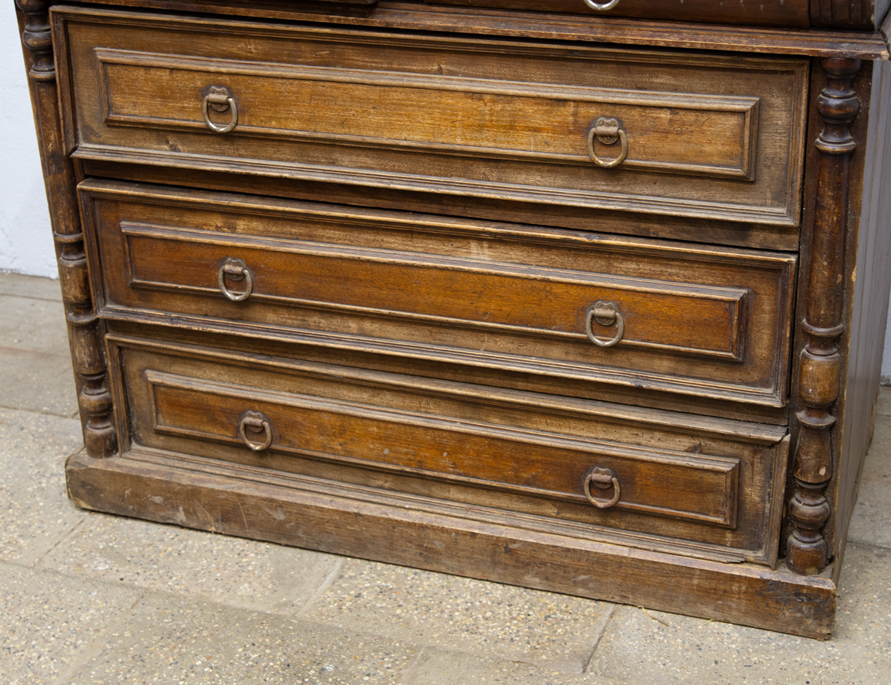 Старинный комод