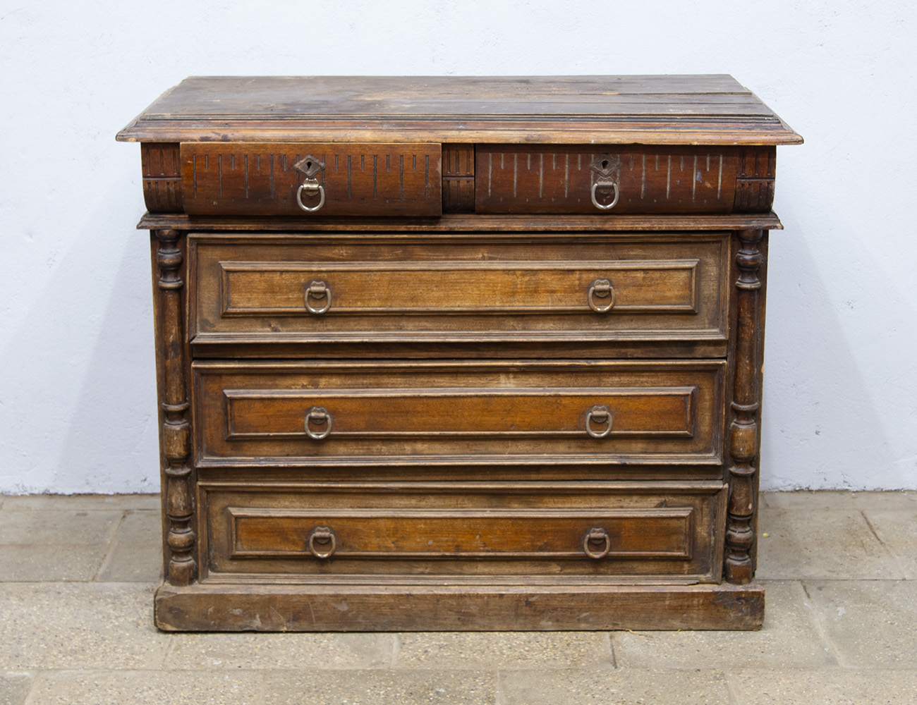 Старинный комод