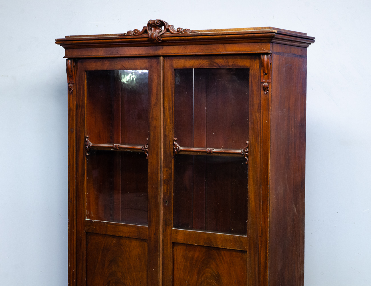 Кабинетный шкаф красного дерева, 19в