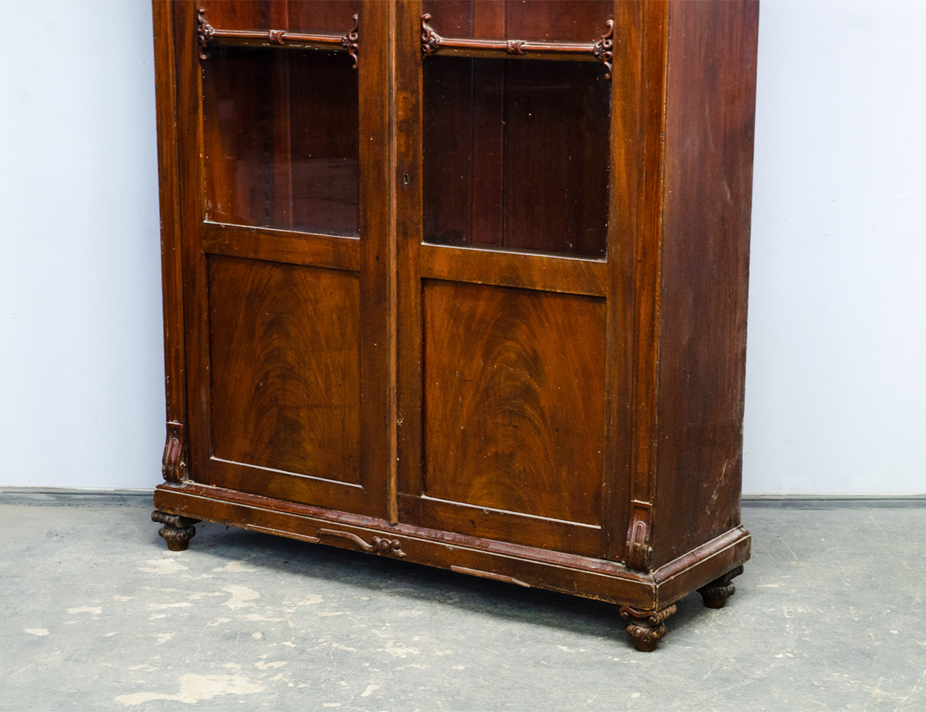 Кабинетный шкаф красного дерева, 19в