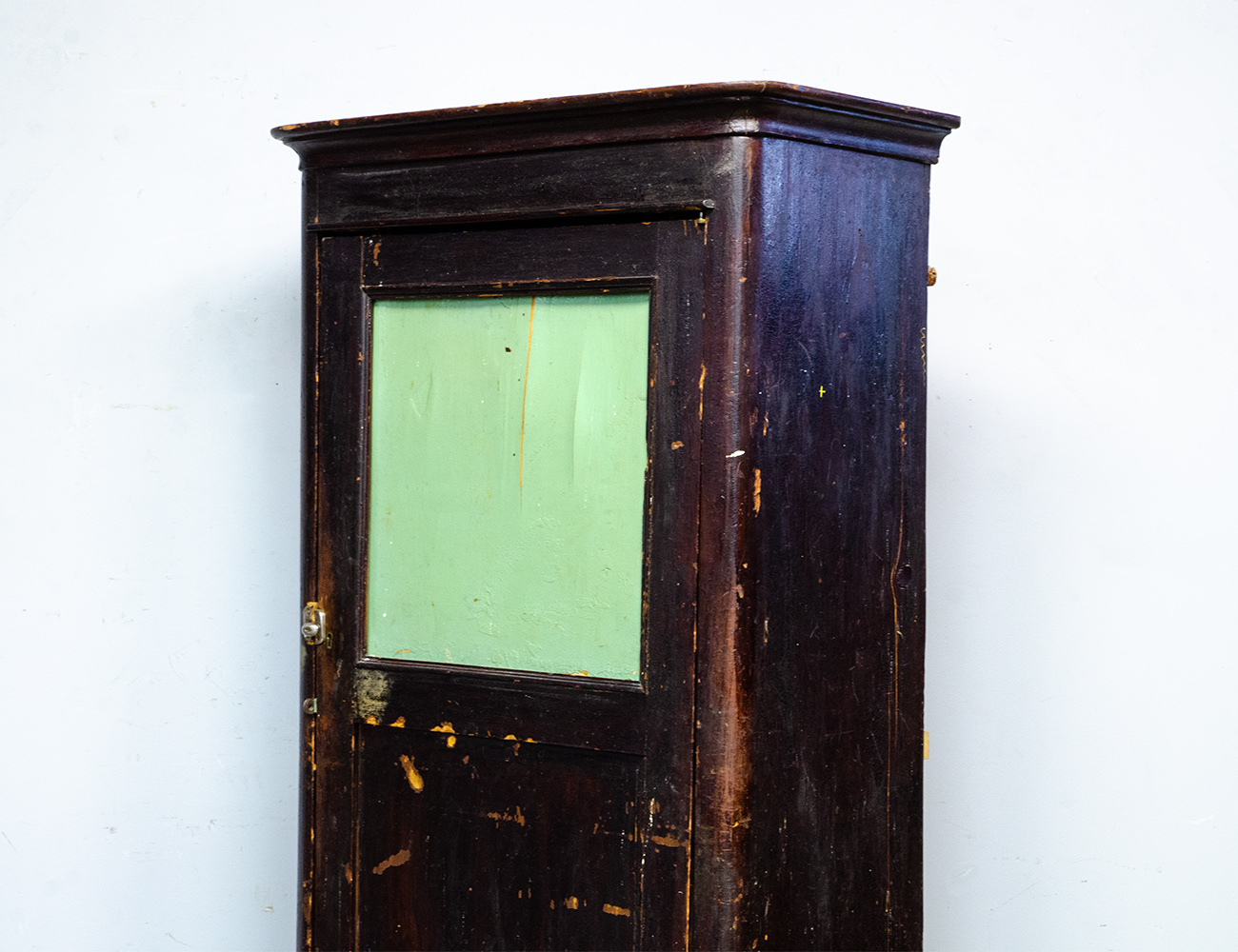 Старинный кабинетный шкаф