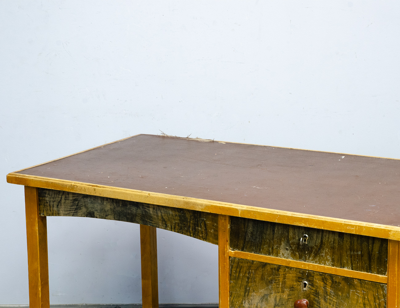 Старинный письменный стол