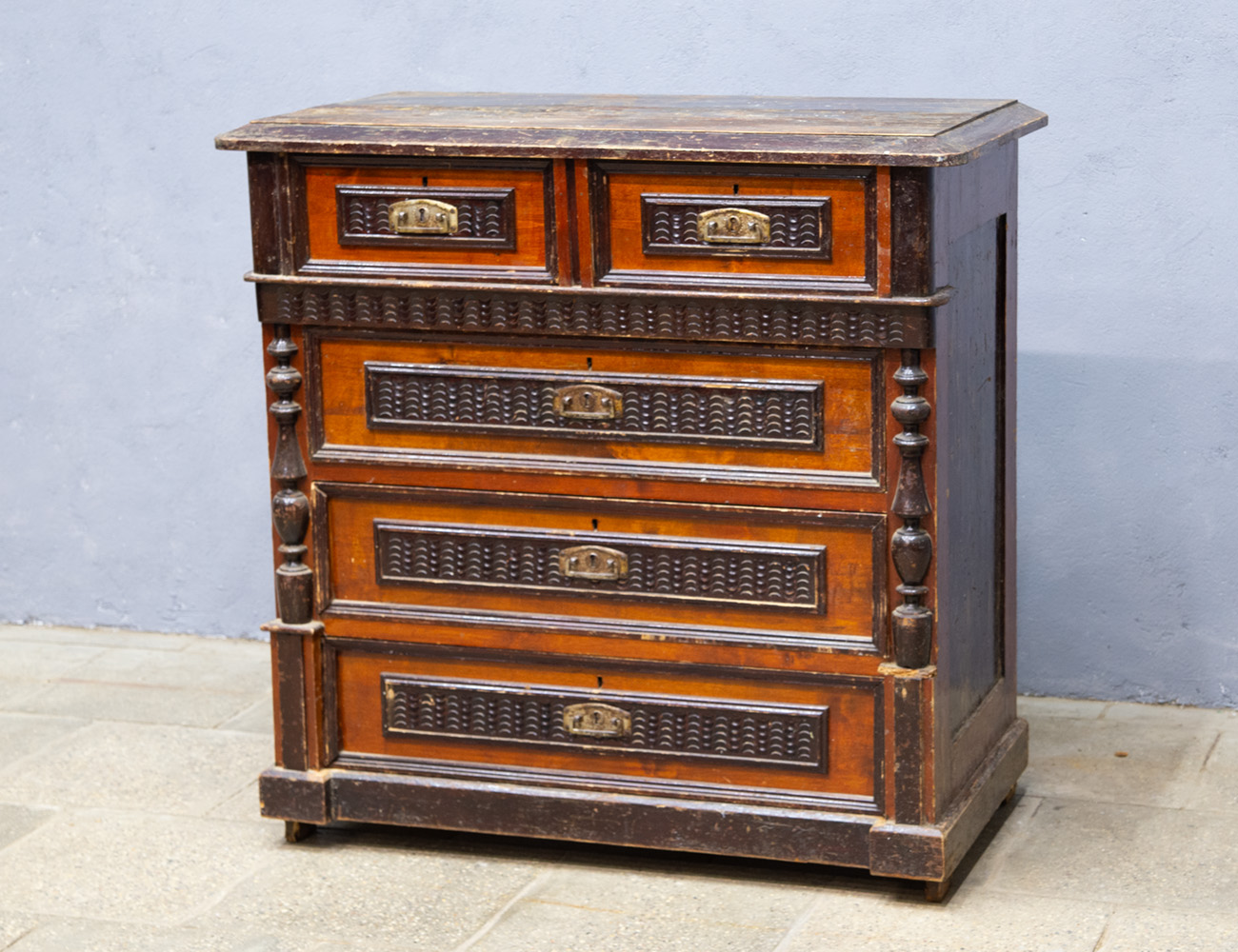 Старинный комод