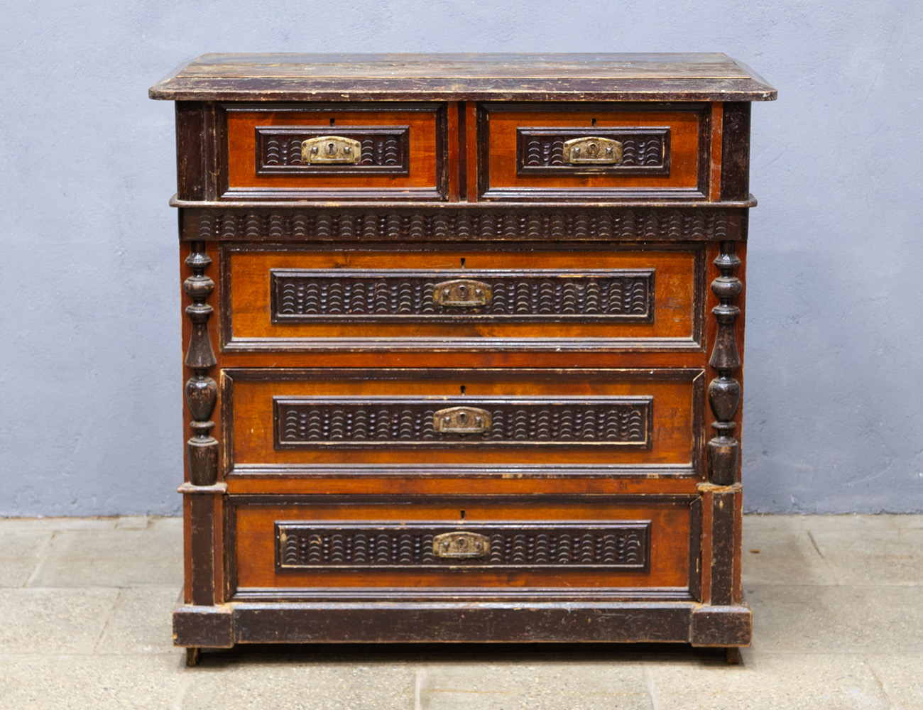 Старинный комод